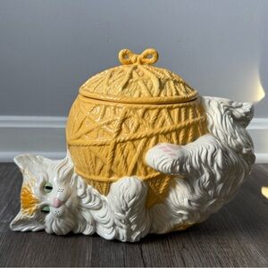 VTG Retro Cat Lover Yarn Ball Kitty Treat Cookie Jar Ceramic Large White Yellow